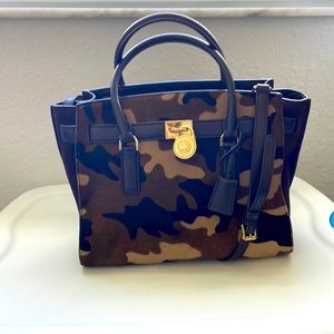 MK Hamilton traveler